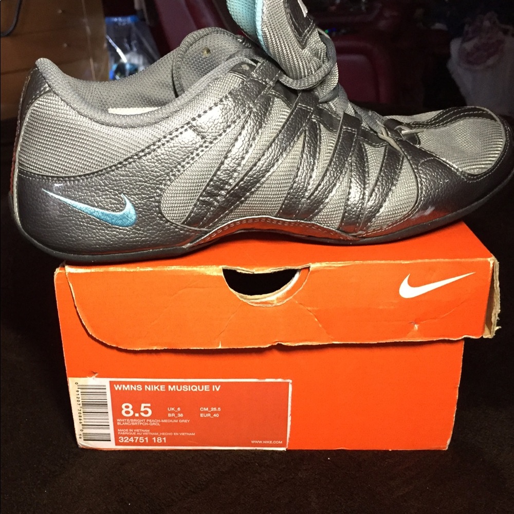 Nike Musique IV dance/cheer/Zumba shoes